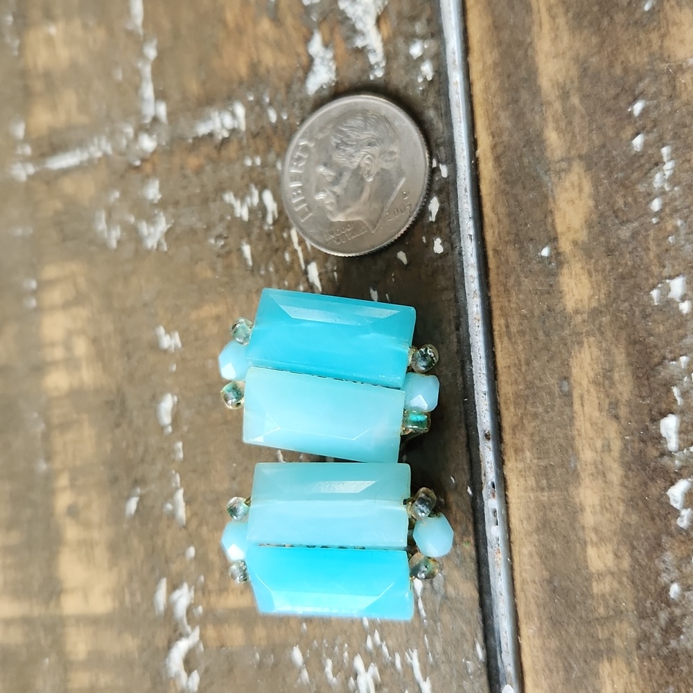 Vintage 1940s West German blue clip on earrings - Picture 3 of 4